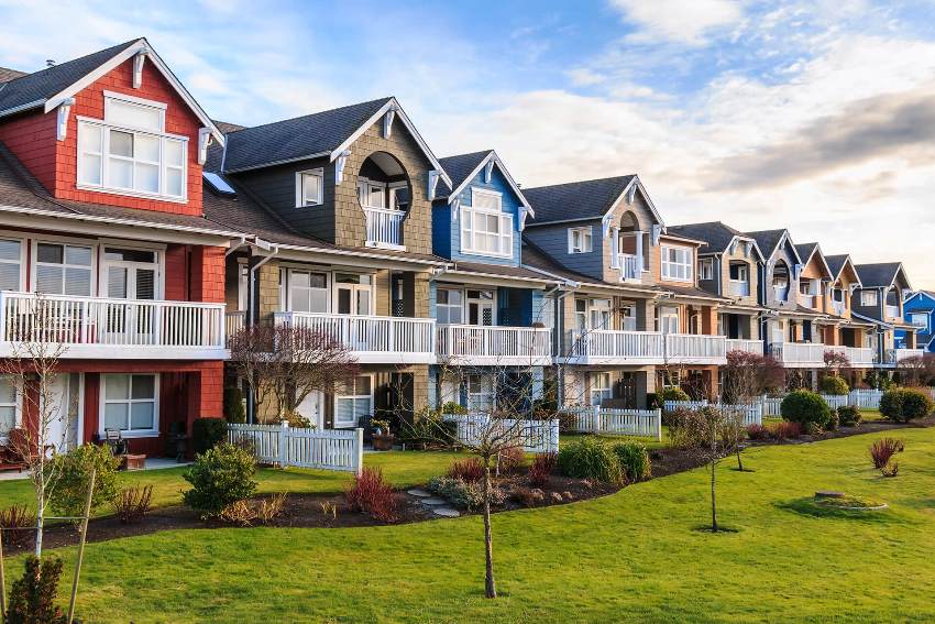 לבתי העירייה מגרשים בודדים קטנים ליד כל כניסה לבתי העירייה מגרשים בודדים קטנים ליד כל כניסה