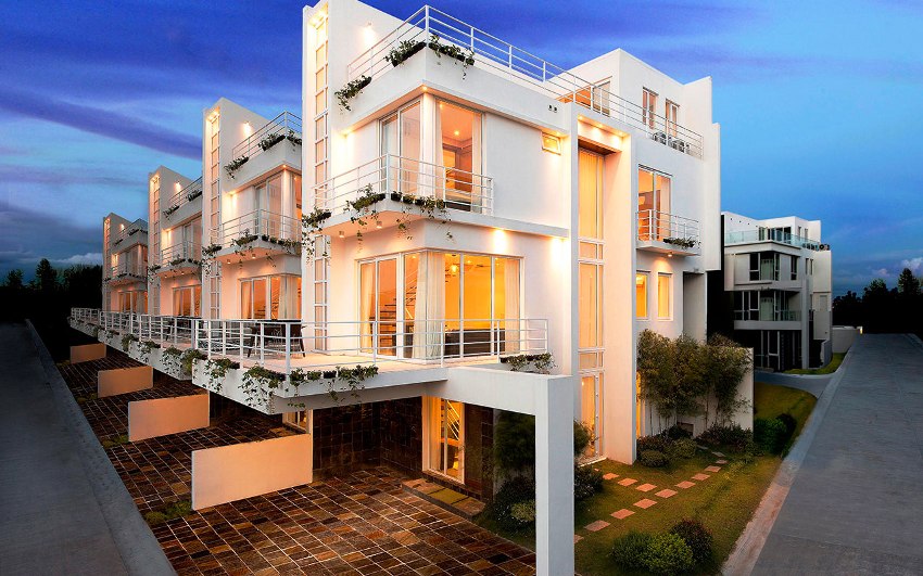 לבית העירייה שטח קטן יחסית של הבית עצמו והמגרש בהשוואה לקוטג ' לבית העירייה שטח קטן יחסית של הבית עצמו והמגרש בהשוואה לקוטג '