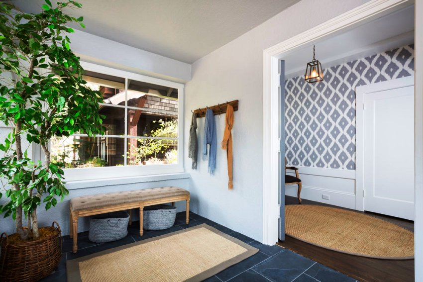 Ang disenyo ng koridor ay nangangailangan ng espesyal na pansin kapag pinaplano ang loob ng isang apartment o bahay. Ang disenyo ng koridor ay nangangailangan ng espesyal na pansin kapag pinaplano ang loob ng isang apartment o bahay.