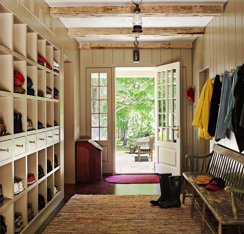 Dahil ang koridor ay madalas na pinalamutian nang walang mga bintana, ang ilaw ay dapat na mas maliwanag kaysa sa dati. Dahil ang koridor ay madalas na pinalamutian nang walang mga bintana, ang ilaw ay dapat na mas maliwanag kaysa sa dati.