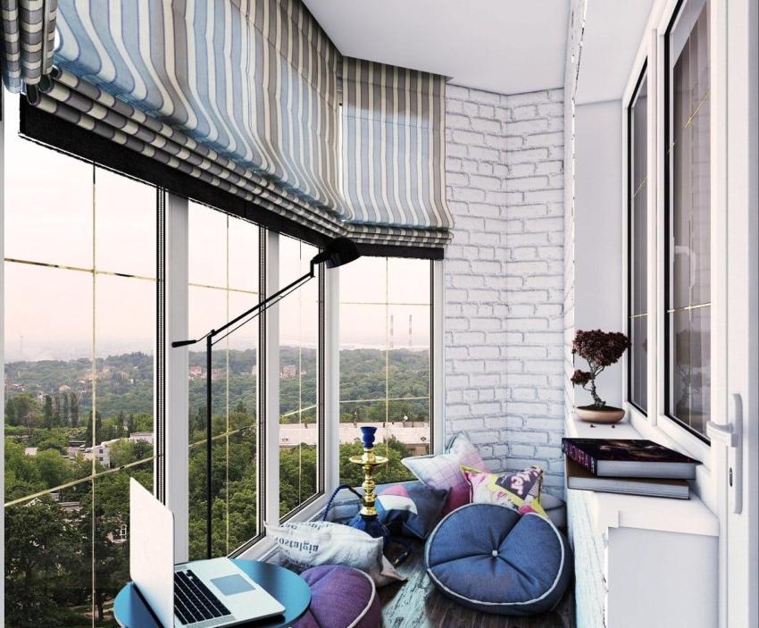 Bolje je ukrasiti panoramske prozore francuskog balkona zavjesama određenog stilskog smjera Bolje je ukrasiti panoramske prozore francuskog balkona zavjesama određenog stilskog smjera