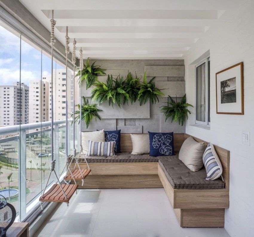 Razmatraju se materijali za stvaranje okvira francuskog balkona: aluminij, drvo i metal-plastika Razmatraju se materijali za stvaranje okvira francuskog balkona: aluminij, drvo i metal-plastika