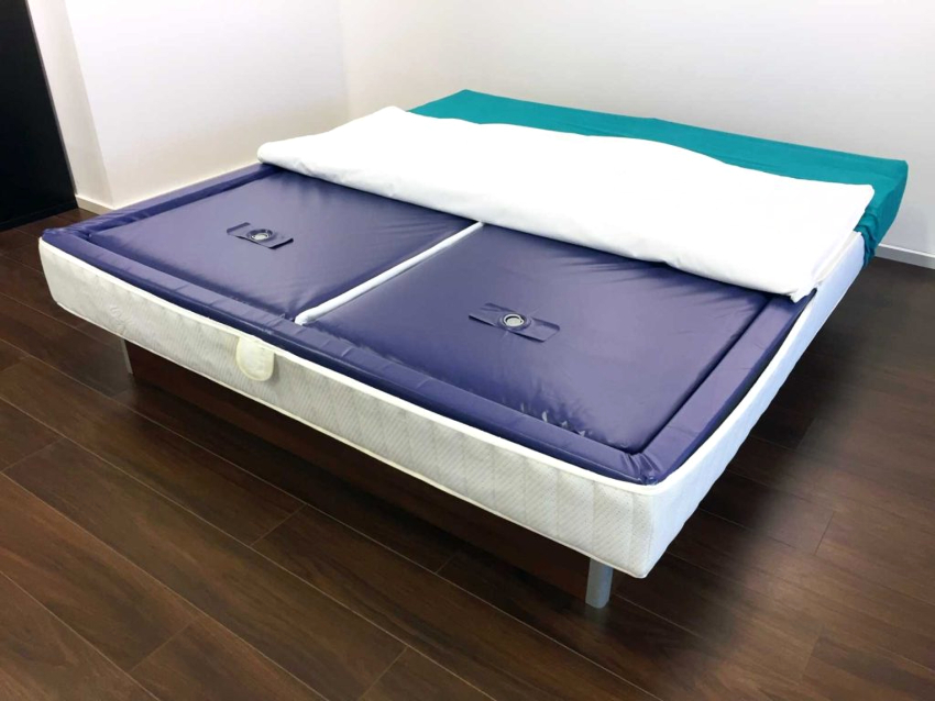 The water in the water mattress must be changed once a year with the addition of a special conditioner The water in the water mattress must be changed once a year with the addition of a special conditioner