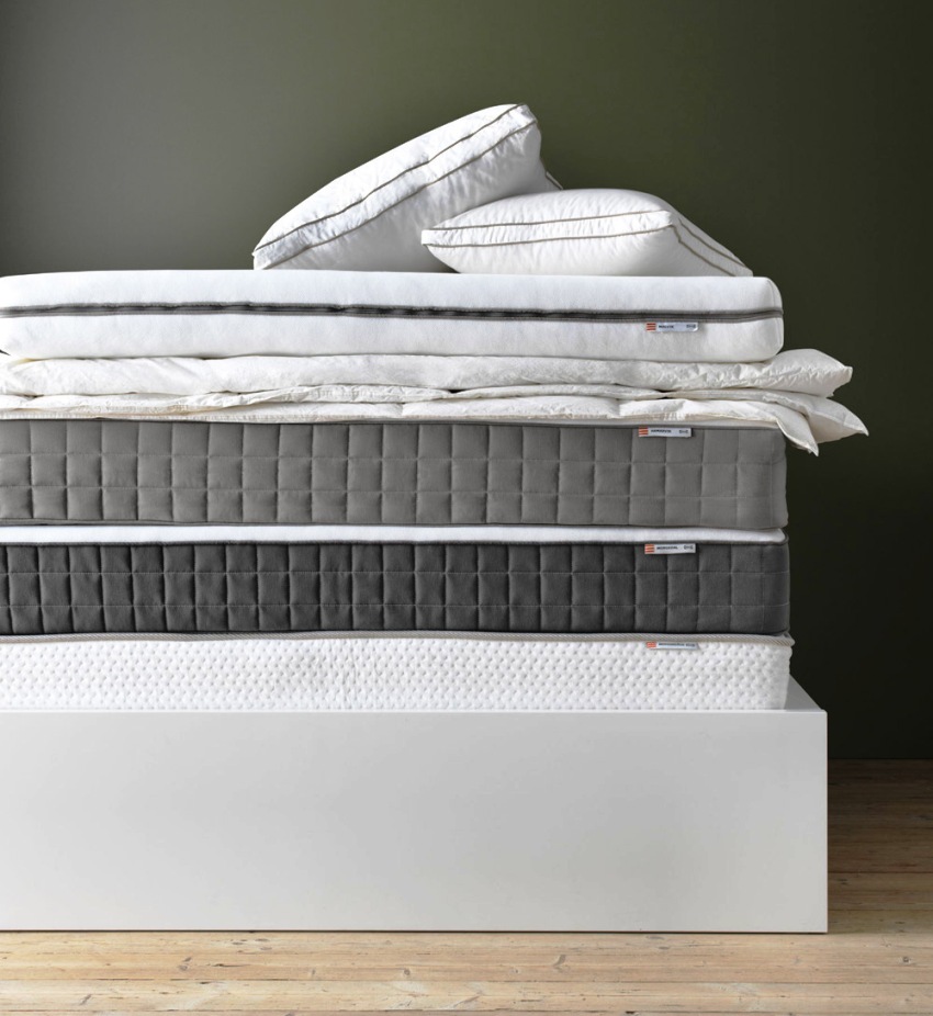 Główną różnicą między materacami bez sprężyn jest mniejsza elastyczność, wybierają je osoby, którym nie podoba się pchający efekt sprężyn Główną różnicą między materacami bez sprężyn jest mniejsza elastyczność, wybierają je osoby, którym nie podoba się pchający efekt sprężyn