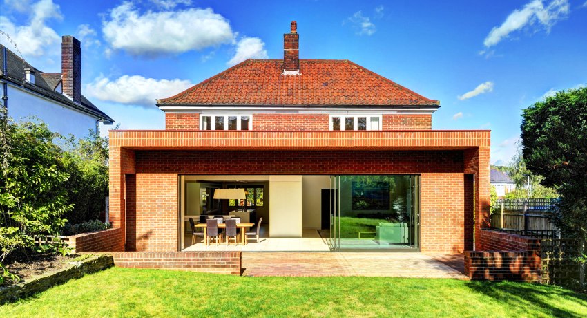 Тухлените къщи в европейски стил са много популярни Тухлените къщи в европейски стил са много популярни