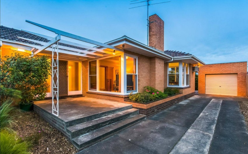 Формата на къща в европейски стил е възможно най-близо до площад Формата на къща в европейски стил е възможно най-близо до площад