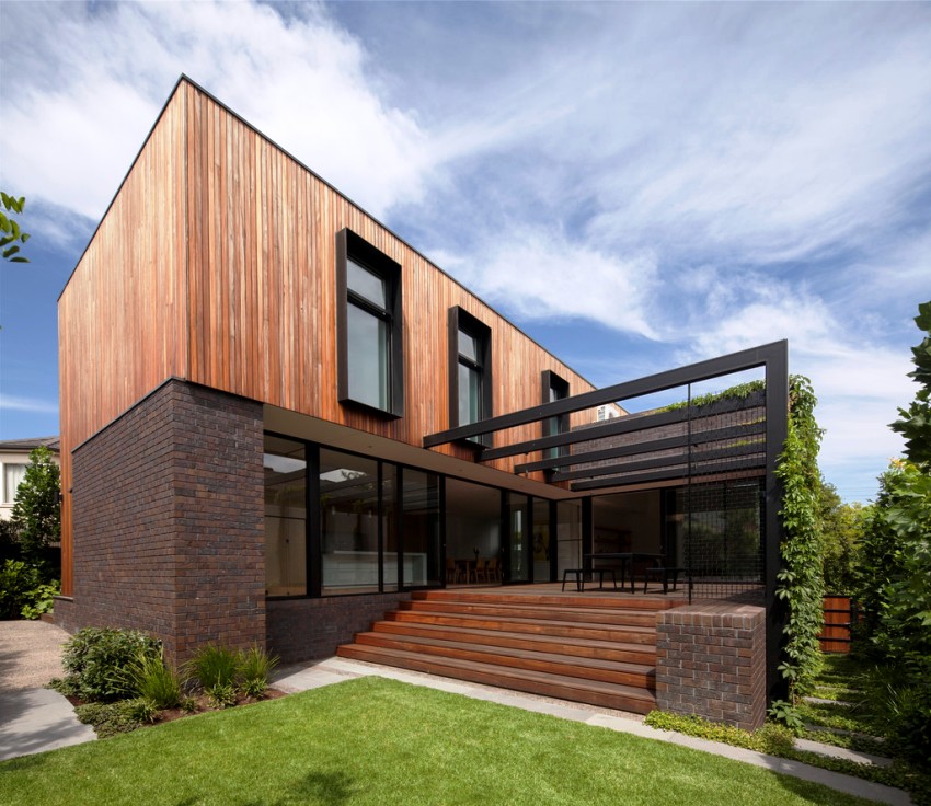 Тухла изглежда добре в традиционна селска вила, съчетана с дървени греди или модерно таванско помещение Тухла изглежда добре в традиционна селска вила, съчетана с дървени греди или модерно таванско помещение