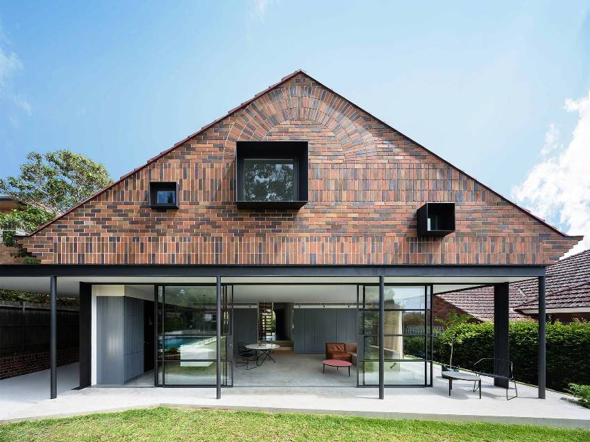 Тухлените едноетажни къщи могат да бъдат доста разнообразни по отношение на оформлението и фасадните решения Тухлените едноетажни къщи могат да бъдат доста разнообразни по отношение на оформлението и фасадните решения