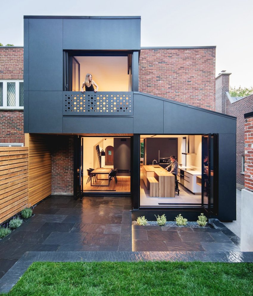 Ако има два етажа, в идеалния случай можете да разделите зоните, например първият етаж е хол и кухня, а вторият етаж е зона за спане. Ако има два етажа, в идеалния случай можете да разделите зоните, например първият етаж е хол и кухня, а вторият етаж е зона за спане.