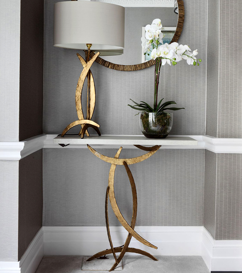 Οι ελεύθερες κονσόλες μπορούν να εξοπλιστούν με ποικιλία ποδιών Οι ελεύθερες κονσόλες μπορούν να εξοπλιστούν με ποικιλία ποδιών