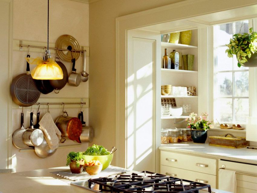 Наличието на естествени материали прави интериора на балкона превърнат в кухня едновременно уютен и стилен Наличието на естествени материали прави интериора на балкона превърнат в кухня едновременно уютен и стилен