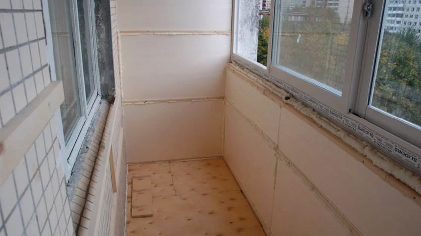 Кухнята на балкона в апартамента трябва да бъде внимателно изолирана с енергоспестяващи материали Кухнята на балкона в апартамента трябва да бъде внимателно изолирана с енергоспестяващи материали