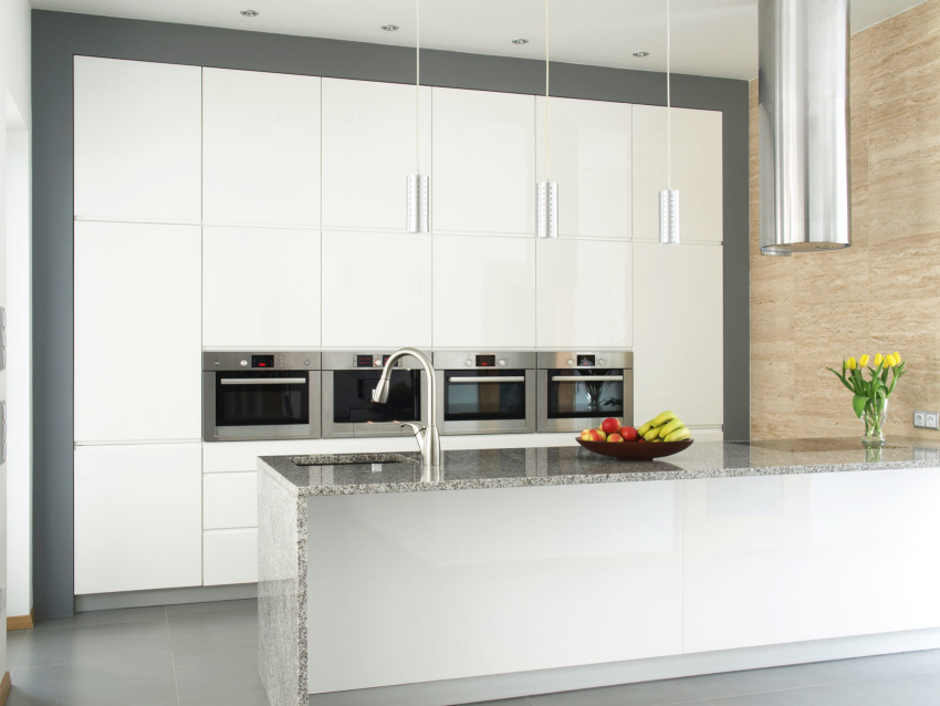 Useimmiten korkean teknologian keittiön lattiaan käytetään harmaata kiveä. Useimmiten korkean teknologian keittiön lattiaan käytetään harmaata kiveä.