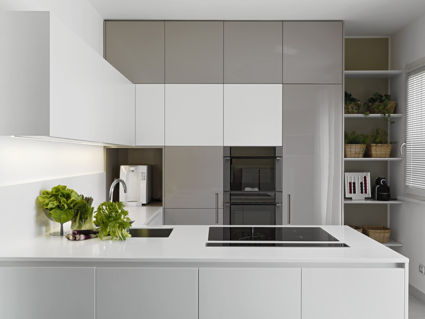 Kaikkien korkean teknologian keittiön kodinkoneiden on oltava sisäänrakennettuja Kaikkien korkean teknologian keittiön kodinkoneiden on oltava sisäänrakennettuja