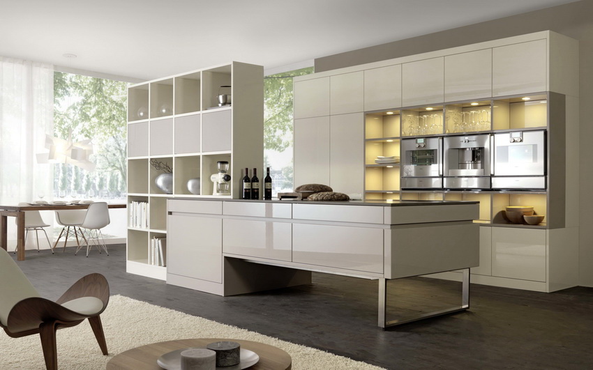 Sammenlignet med tidspunkterne for stilens oprindelse domineres den moderne stil nu af minimalisme og geometrisk korrekte former. Sammenlignet med tidspunkterne for stilens oprindelse domineres den moderne stil nu af minimalisme og geometrisk korrekte former.