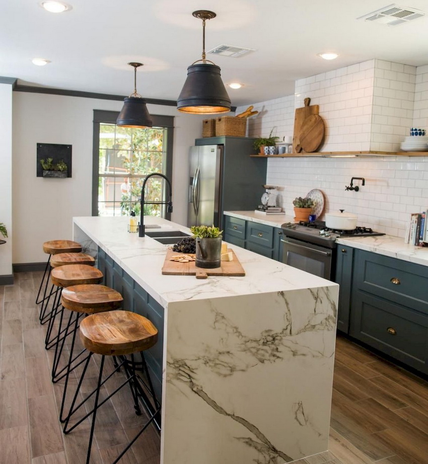 Farverne på en rolig og behersket palet hersker oftest i jugendstil. Farverne på en rolig og behersket palet hersker oftest i jugendstil.