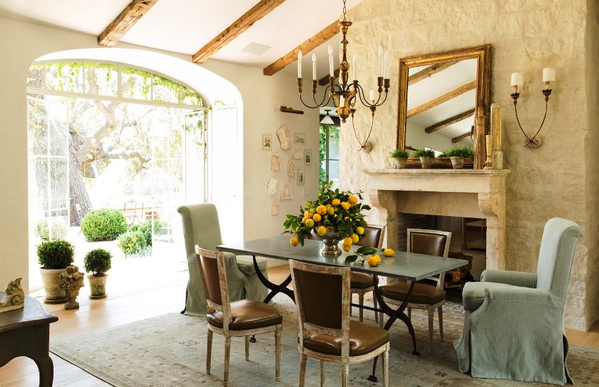 I Provence-stil brukes hovedsakelig naturlige materialer I Provence-stil brukes hovedsakelig naturlige materialer