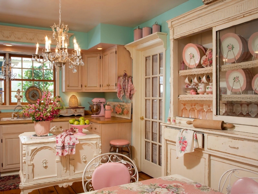 For å sikre at hele interiøret i kjøkkenet i Provence ikke virker ensartet, brukes lysere farger også i tekstiler og diverse tilbehør. For å sikre at hele interiøret i kjøkkenet i Provence ikke virker ensartet, brukes også lysere farger i tekstiler og diverse tilbehør.