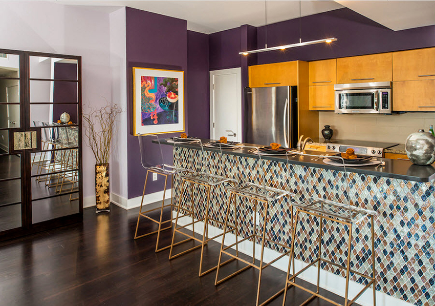 Para uma cozinha grande, é permitido escolher fones de ouvido de qualquer cor Para uma cozinha grande, é permitido escolher fones de ouvido de qualquer cor