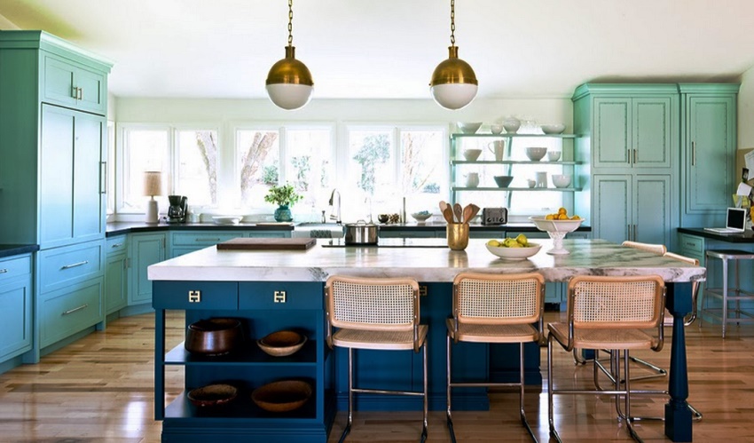 Este convenabil să completați bucătăriile situate în colț cu o parte a insulei, dacă, desigur, zona camerei permite Este convenabil să completați bucătăriile situate în colț cu o parte a insulei, dacă, desigur, zona camerei permite