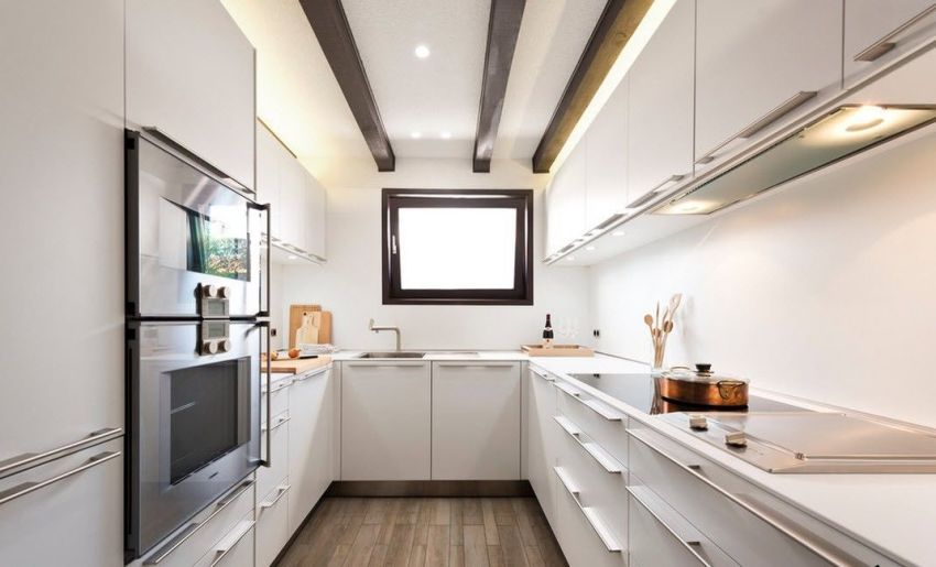 Setul de bucătărie pe colț este potrivit în special pentru bucătăriile mici pătrate și dreptunghiulare Setul de bucătărie pe colț este potrivit în special pentru bucătăriile mici pătrate și dreptunghiulare