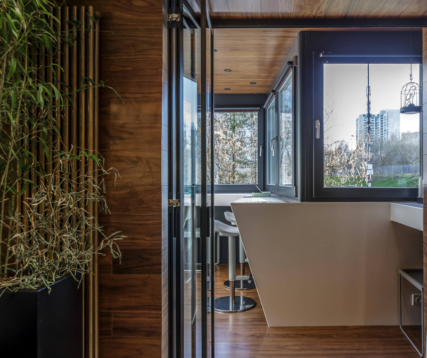 Преди да завършите балкона с дървена вагонка, трябва да монтирате щайгата Преди да завършите балкона с дървена вагонка, трябва да монтирате щайгата