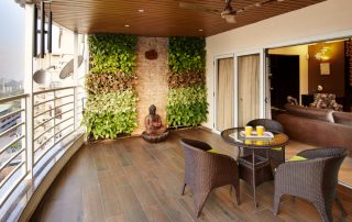 Balkongdekorasjon med forskjellige materialer: hvilket alternativ å velge