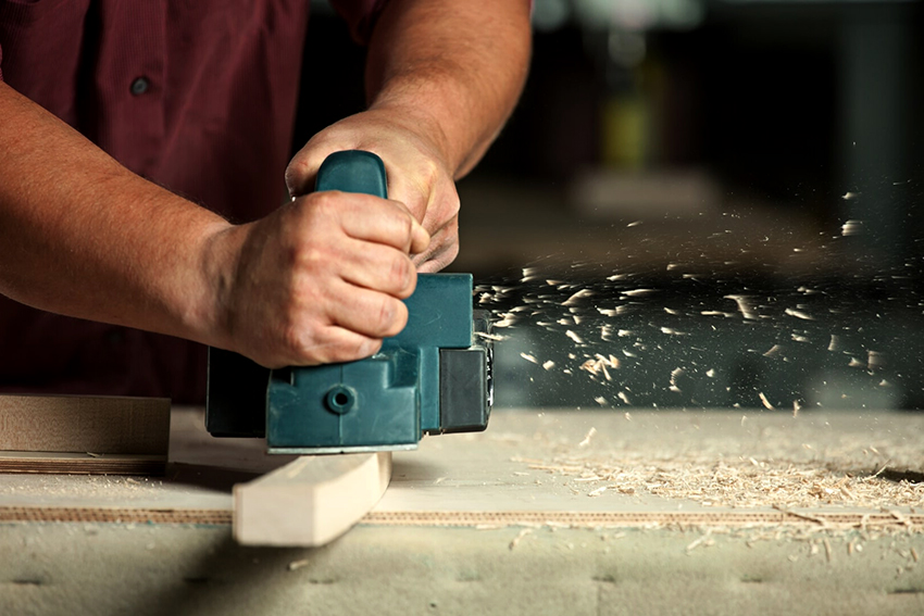 За да направите рафт със собствените си ръце, най-добре е да използвате дърво. За да направите рафт със собствените си ръце, най-добре е да използвате дърво.