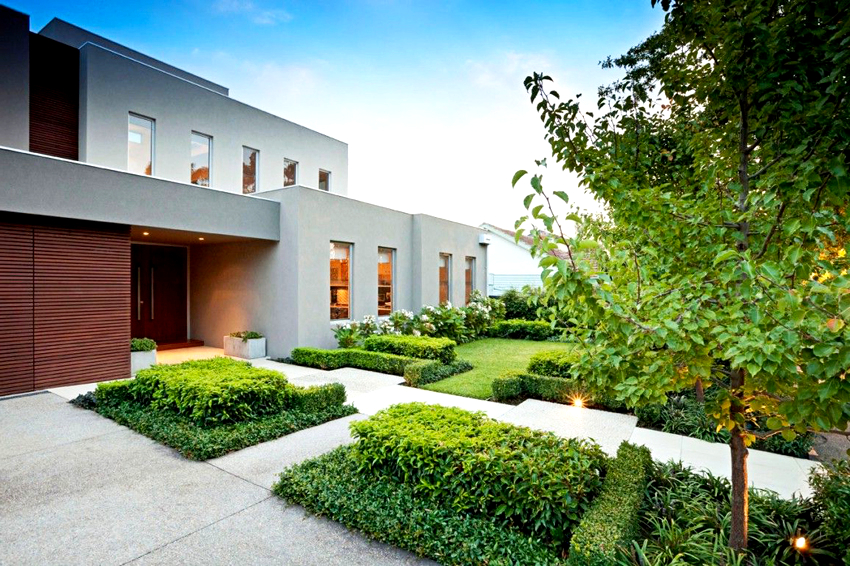 Et kompetent bygget og flislagt hus laget av skumblokker vil se ut som en pålitelig festning Et kompetent bygget og flislagt hus laget av skumblokker vil se ut som en pålitelig festning