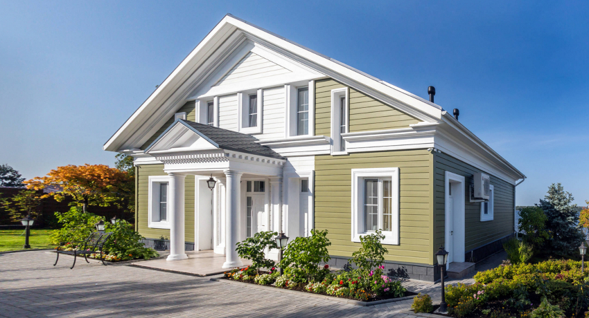 Bruken av rammekonstruksjonsteknologi gjør det mulig å redusere kostnadene ved å bygge en hytte Bruken av rammekonstruksjonsteknologi gjør det mulig å redusere kostnadene ved å bygge en hytte