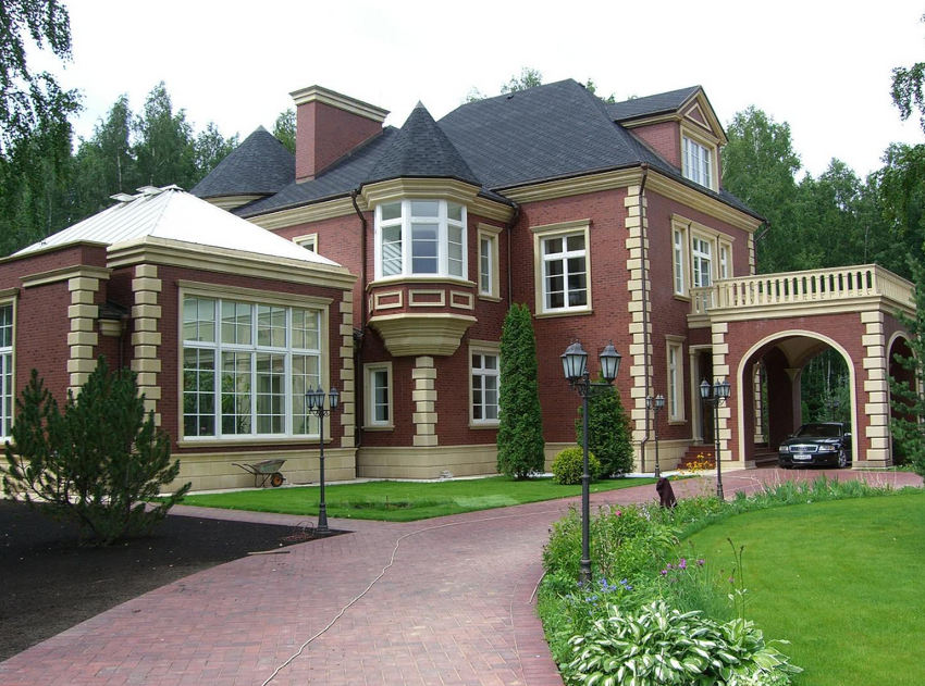 Byggingen av en to-etasjes hytte lar deg maksimere tomten Byggingen av en to-etasjes hytte lar deg maksimere tomten