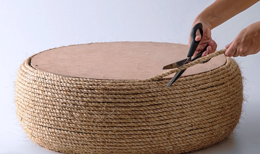 Når dækket er helt limet, skal det overskydende garn skæres af og limes på dækslet Når dækket er helt limet, skal det overskydende garn skæres af og limes på dækslet