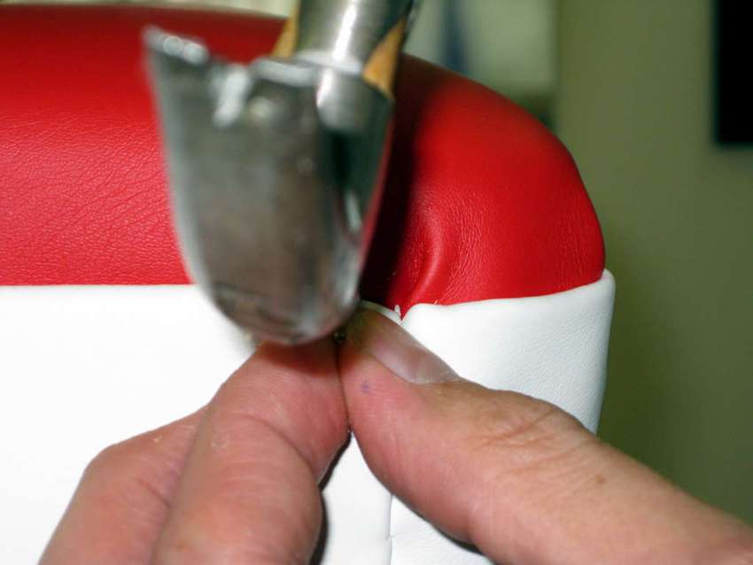 Til polstring af puffen skal du bruge skumgummi og dermantin Til polstring af puffen skal du bruge skumgummi og dermantin