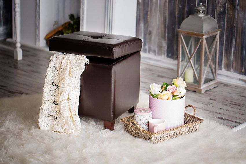 Hvis du vælger en puff til gangen, anbefales det at være opmærksom på produkter med læderpolstring Hvis du vælger en puff til gangen, anbefales det at være opmærksom på produkter med læderpolstring