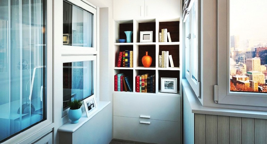 Um den Raum optimal zu nutzen, lohnt es sich, den Schrank auf dem Balkon zu installieren Kleiderschrank auf dem Balkon: ein Garant für Ergonomie und Funktionalität im Raum