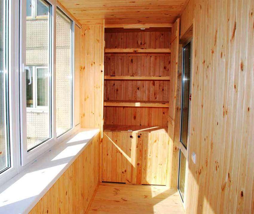 Um mit Ihren eigenen Händen einen Kleiderschrank auf dem Balkon zu gestalten, müssen Sie den Wunsch, die Geduld und die Fähigkeit haben, mit einfachen Werkzeugen zu arbeiten Um mit Ihren eigenen Händen einen Kleiderschrank auf dem Balkon zu gestalten, müssen Sie den Wunsch, die Geduld und die Fähigkeit haben, mit einfachen Werkzeugen zu arbeiten