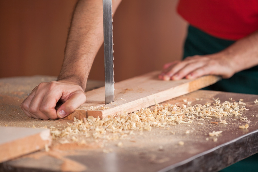 Ako imate alate i materijale, drveni stalak za balkon možete napraviti ručno Ako imate alate i materijale, drveni stalak za balkon možete napraviti ručno