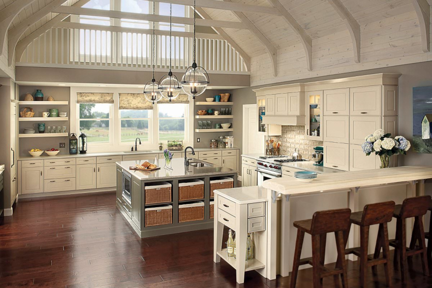 สไตล์อเมริกันคันทรีโดดเด่นด้วยโทนสีสงบ: ขาวเบจเทาและวู้ดดี้ สไตล์อเมริกันคันทรีโดดเด่นด้วยโทนสีสงบ: ขาวเบจเทาและวู้ดดี้