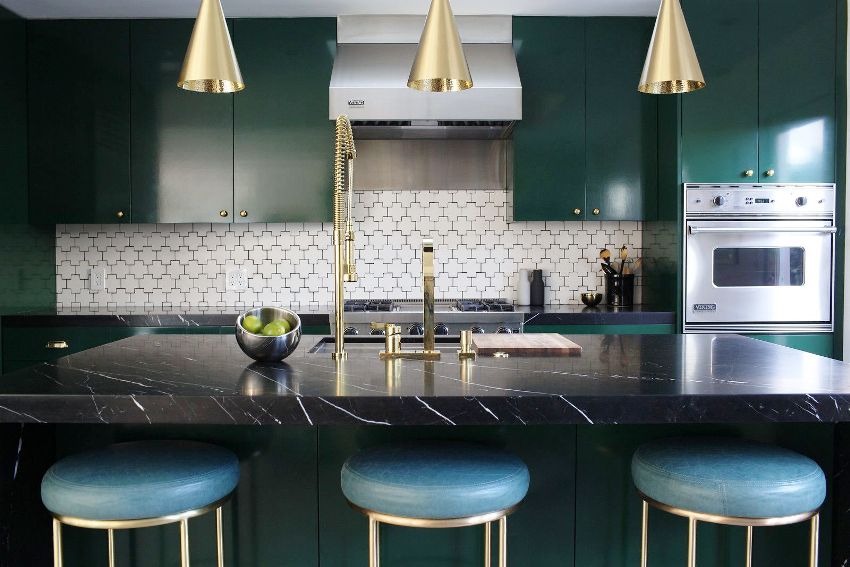 המאפיין העיקרי של סגנון הארט דקו במטבח יהיה השימוש בערכות רהיטים מפוארות ויוצאות דופן המאפיין העיקרי של סגנון הארט דקו במטבח יהיה השימוש בערכות רהיטים מפוארות ויוצאות דופן