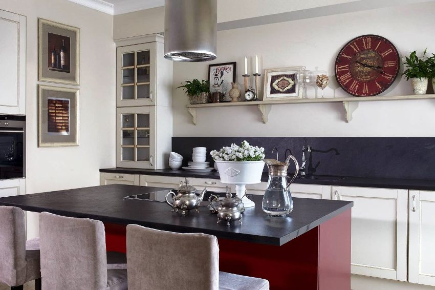 גימורי מטבח בסגנון קלאסי צריכים להיות בגוונים ניטרליים ולשמש תפאורה לרהיטים גימורי מטבח בסגנון קלאסי צריכים להיות בגוונים ניטרליים ולשמש תפאורה לרהיטים