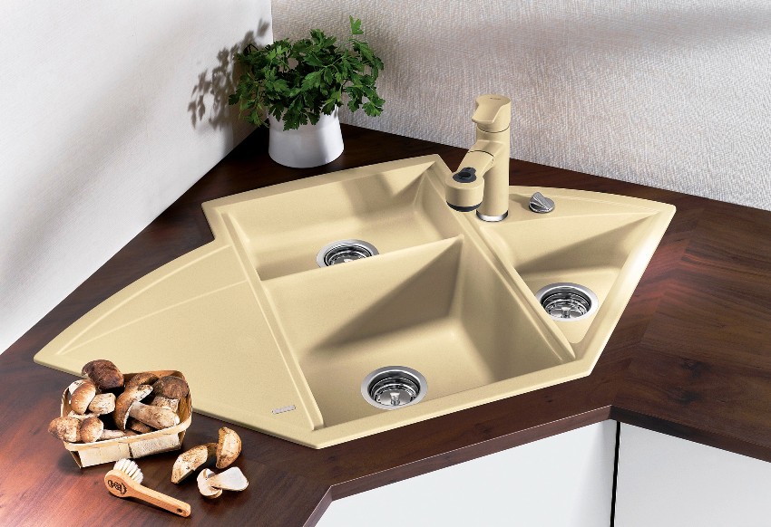 Външно, малка мивка може да се различава в значителна дълбочина и обратно Външно, малка мивка може да се различава в значителна дълбочина и обратно