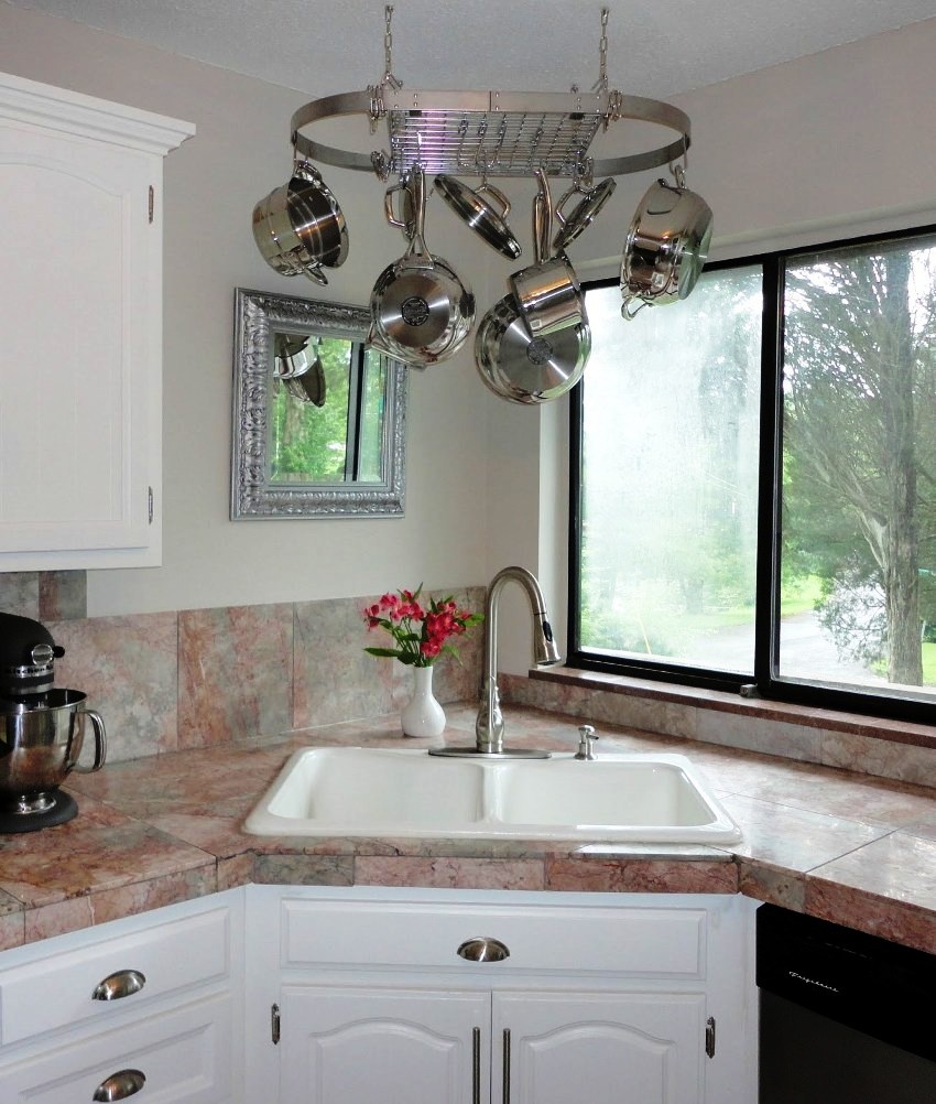 Прави нощни шкафчета под мивката, най-често оборудвани с две врати и са по-функционални Прави нощни шкафчета под мивката, най-често оборудвани с две врати и са по-функционални