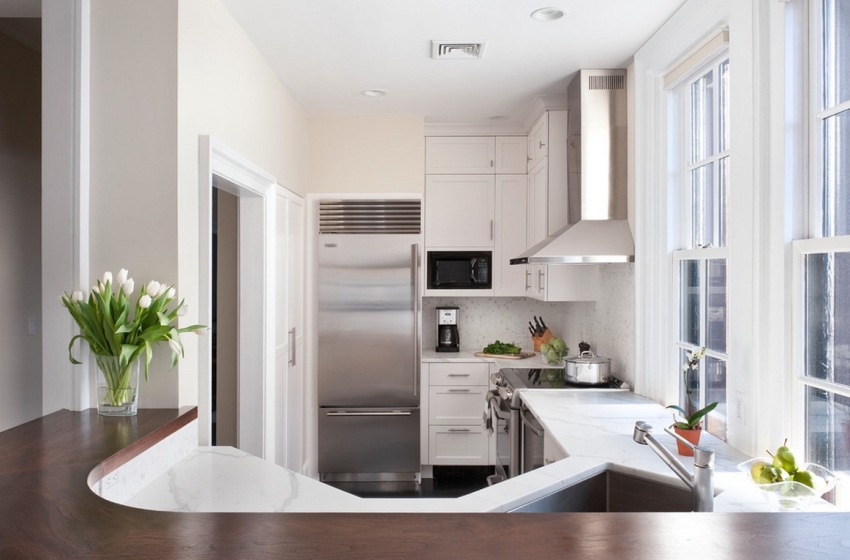 За да освободите място в кухнята, можете да оборудвате ъглов работен триъгълник, чийто център ще бъде кухненска мивка с шкаф За да освободите място в кухнята, можете да оборудвате ъглов работен триъгълник, чийто център ще бъде кухненска мивка с шкаф