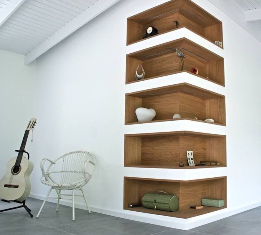 Ъгловите рафтове от ПДЧ са най-често срещаният и печеливш вариант за коридора Ъгловите рафтове от ПДЧ са най-често срещаният и изгоден вариант за коридора