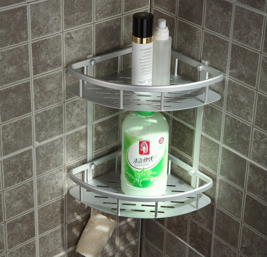 Ъгловите рафтове за баня са перфорирани по своя дизайн, за да се избегне натрупването на вода Ъгловите рафтове за баня са перфорирани по своя дизайн, за да се избегне натрупването на вода