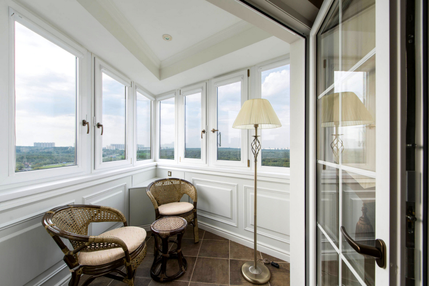 El més exigit per als balcons de vidre es considera un doble vidre El més exigit per als balcons de vidre es considera un doble vidre