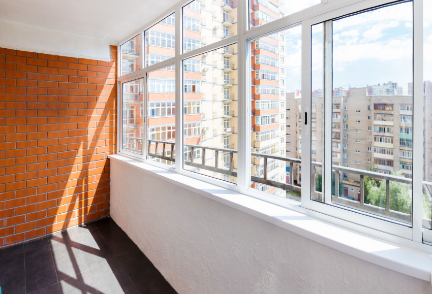 El vidre fred protegeix contra el soroll i la pols, però no proporciona aïllament tèrmic El vidre fred protegeix contra el soroll i la pols, però no proporciona aïllament tèrmic