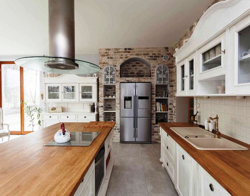 A cor branca do conjunto de cozinha combina bem com madeira, níquel polido, aço inoxidável e vidro A cor branca do conjunto de cozinha combina bem com madeira, níquel polido, aço inoxidável e vidro