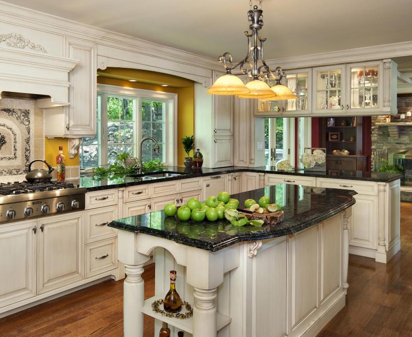 A clássica cozinha branca é um design discreto e sublime com notas de solenidade e nobreza A clássica cozinha branca é um design discreto e sublime com notas de solenidade e nobreza