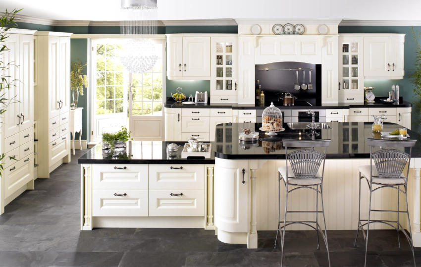 Dôležitými dizajnovými prvkami, na ktorých sú sústredené hlavné farby, sú fasády kuchynskej súpravy Dôležitými dizajnovými prvkami, na ktorých sú sústredené hlavné farby, sú fasády kuchynskej súpravy